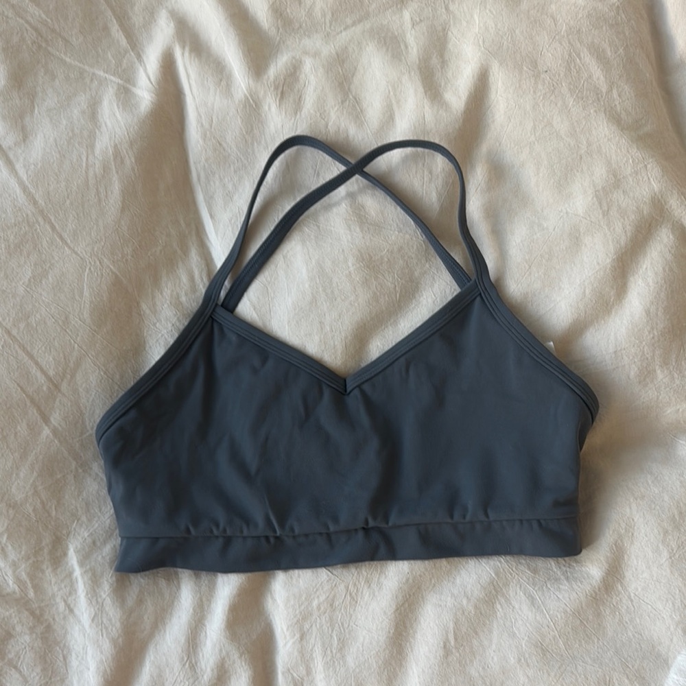 Gray Crisscross Strappy Sports Bra – Size Medium